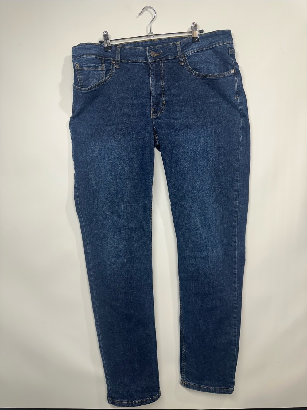 IZOD Men’s Straight Fit Jeans 36x34 Blue Stretch Denim Classic 5 Pocket